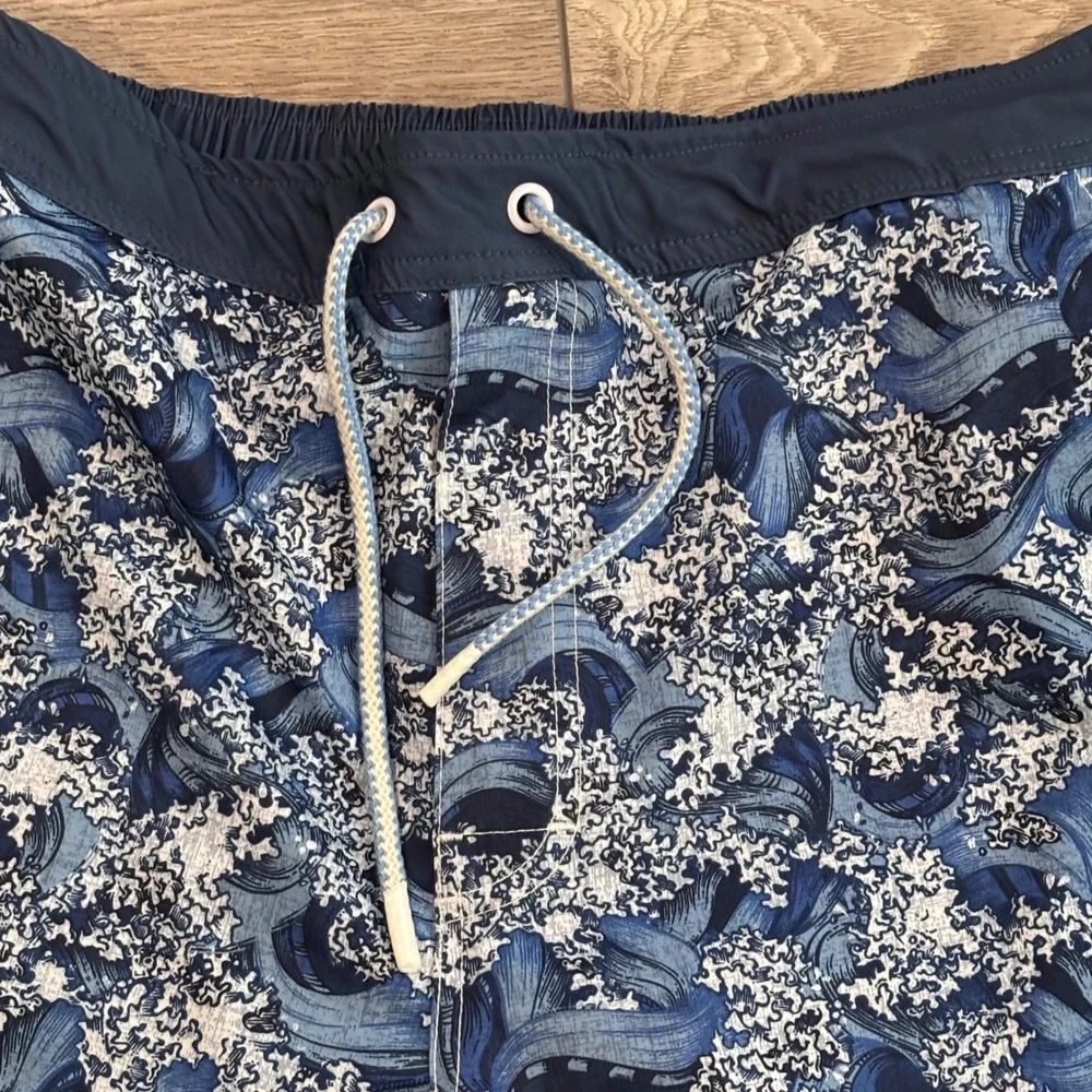 Johnnie-O Swim Trunks Mens Large Blue Wave Print Board Shorts Beachwear Casual